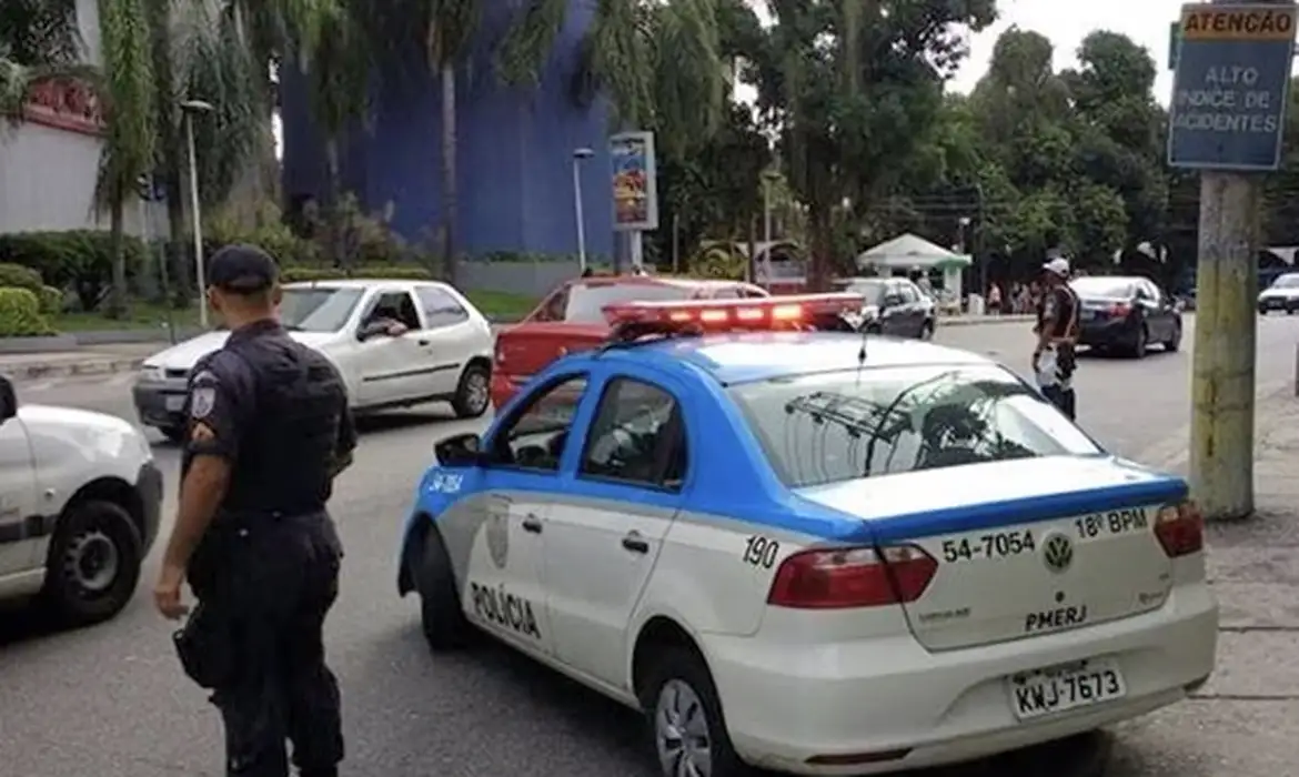 Policial militar é denunciado pelo Minitério Plúblico por homicídio de jovem negro durante perseguição no Rio de Janeiro