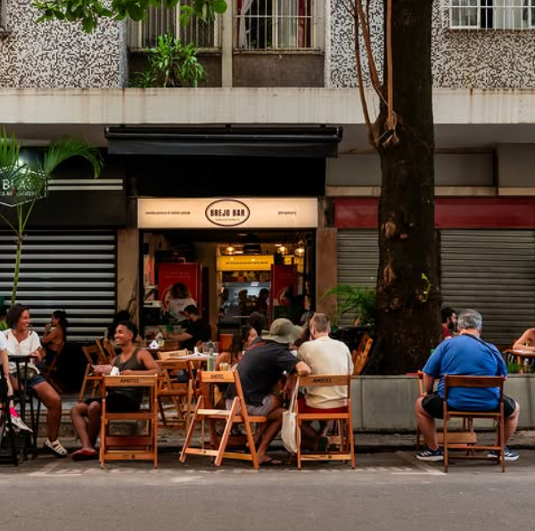Ataque interrompe sarau dedicado ao Orgulho Lésbico em bar no Rio de Janeiro