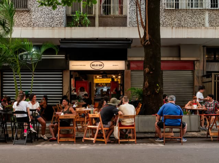 Ataque interrompe sarau dedicado ao Orgulho Lésbico em bar no Rio de Janeiro