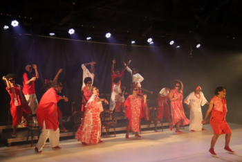 Espetáculo estrelado pelo Bando de Teatro Olodum tem temporada gratuita no Subúrbio de Salvador (BA)