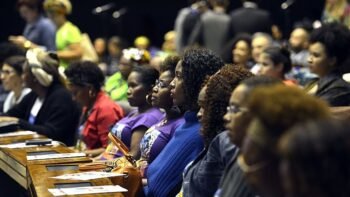 Violência política contra mulheres e pessoas negras ganha plataforma de denúncias para eleições de 2026