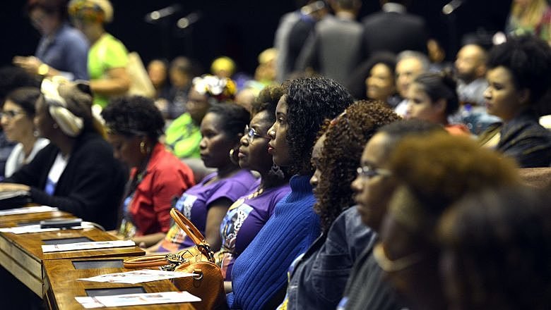 Violência política contra mulheres e pessoas negras ganha plataforma de denúncias para eleições de 2026